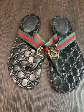 Gucci Black Leather GG embossed Sandals with Green-Red Web
